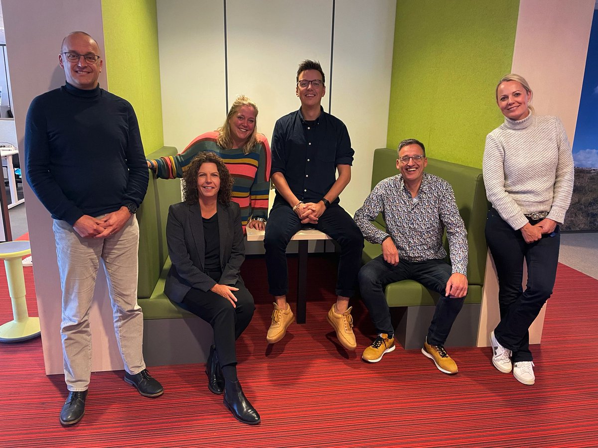 Vijf van deze zes collega’s namen deze week afscheid. Wat hebben we een intensieve en waardevolle tijd gehad met elkaar. Hard gewerkt, veel geleerd en ook echt lol gehad. Het werk is nog niet klaar, dus we gaan in een kleiner comité verder. #coronacommunicatie #GGDfryslan