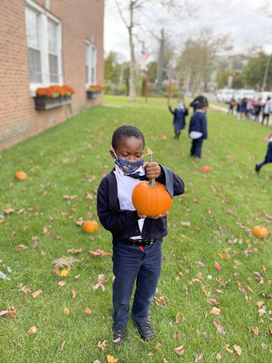 HopeacademyAP's tweet image. Fall Fun Friday at Hope Academy included some pumpkin patch picking at our beautiful new Campus!