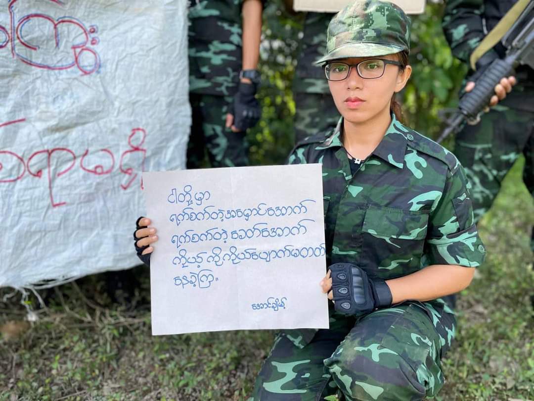 m_krl1's tweet photo. PDF members from somewhere in a forest in #Myanmar protested against military dictatorship on Oct30 and showed their solidarity to civilians of Chin’ #Thantlang where more than 164 houses have been burnt to the ground by Junta.
#Oct30Coup “#HelpChinState”
#WhatsHappeningInMyanmar https://t.co/KLUWahQXk2