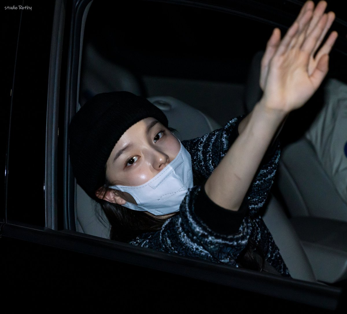 studio_Rothy's tweet photo. 211029 출근 
@Rothy_official

#로시 #Rothy https://t.co/Y4BA50Ezsm
