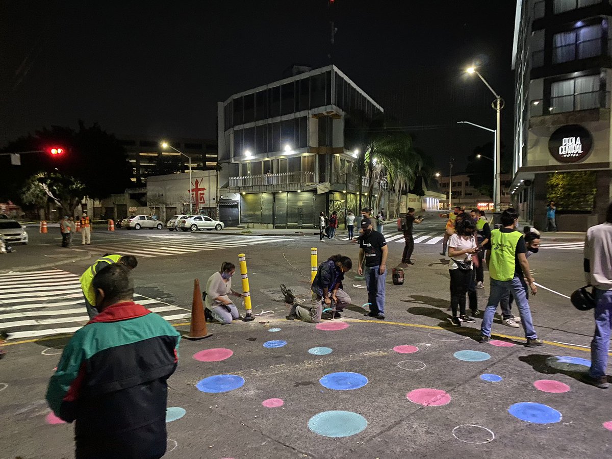 Estuvimos con OSC’s, academia, IP y gobierno municipal de Guadalajara trabajando para hacer más seguro un entorno peligroso para peatones.
⚠️👩🏻‍🦽👩🏻‍🦯🚶🏻‍♀️⚠️
<a href="/BlancosPasos/">pasos_blancos</a> @PapMusITESO <a href="/JSalvaguarda/">Jóvenes Salvaguarda</a> @shapersGDL <a href="/Anedup_Gdl/">ANEDUP Gdl</a> <a href="/deborasemadeni/">Débora Semadeni</a> <a href="/GdlMovilidad/">Movilidad Gdl.</a> <a href="/E_MisionCero/">Estrategia Misión Cero</a> <a href="/CEMEXMx/">Cemex México</a> <a href="/Pendulo_UE/">Péndulo Urbanismo Estudio</a>