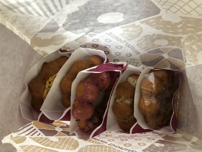 ミスタードーナツの芋のやつを全部買ってきた。店員さんに「芋のやつを全部下さい」って言えたのが気持ち良かった。 