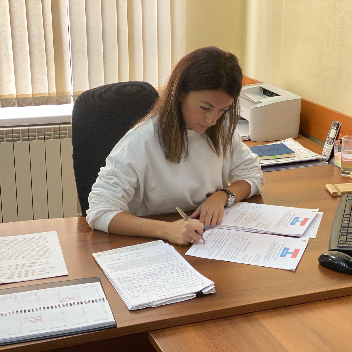 dvorcova_og's tweet photo. Несмотря на локдаун, проблемы у граждан не уменьшаются. Ком.аварии, отключение гор.воды и отопления-вопросы, требующие срочного вмешательства. Жители звонят и обращаются за помощью. Со многими избирателями я на прямой связи, острые вопросы пытаюсь решать «в ручном режиме». https://t.co/Dh7umIm46s