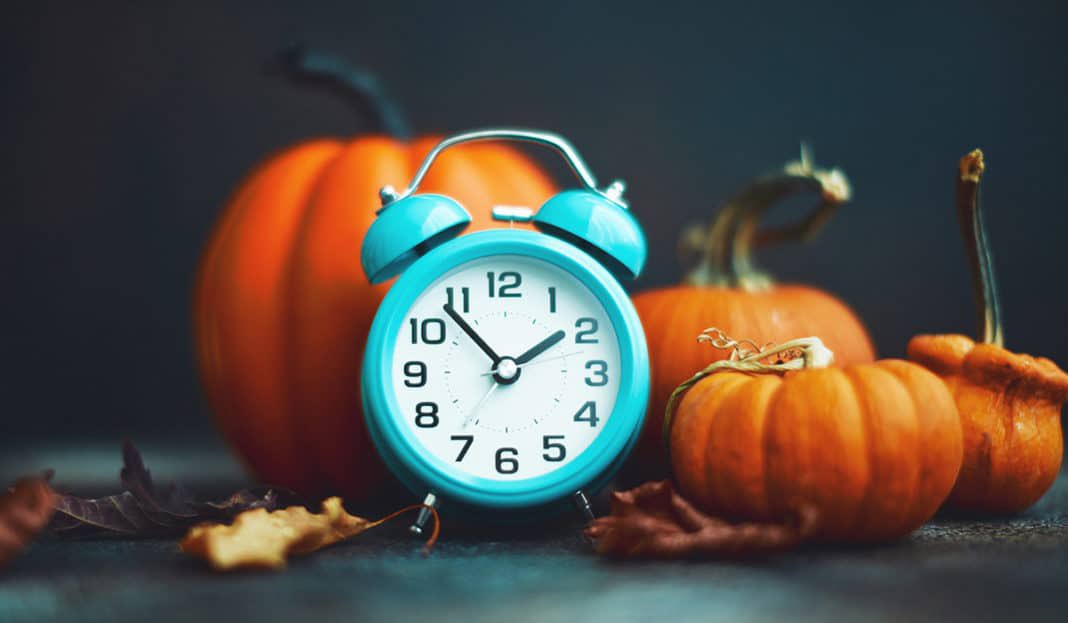 emmadoddschool's tweet photo. Don’t forget that the clocks go back tonight so you get an extra hour in bed! Looking forward to seeing you for a spooktacular class at Doddies tomorrow! See you there……. If you so dare!! 
Mwahahahaha! 👻💀👻💀👻🎃🎃🎃

#doddiesdohalloween https://t.co/yf9UbVcGwV