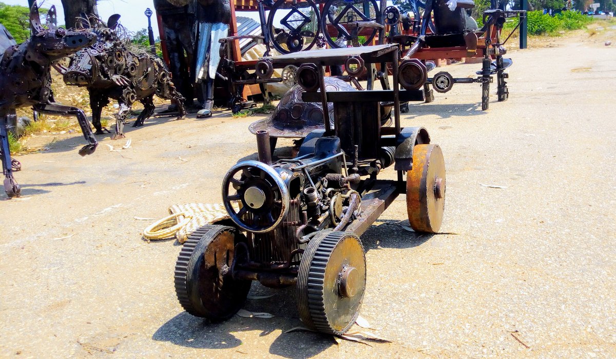 willt263's tweet photo. Beautiful art and a sign of creativity. A toy car made from a old sewing machine. Tourism theme https://t.co/g5fPdpCFtP
