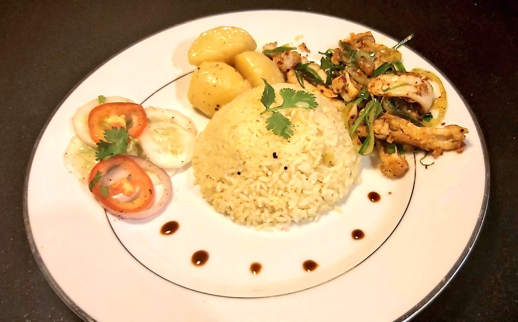 Gayanip3's tweet photo. Saturday cooking at Home. Missing lettuce to add bit more color to the plate and turmeric now adays suck.#homecook #momlife #SaturdayVibes #hotbuttercuttlefish #yellowrice https://t.co/LrPRYwabcx