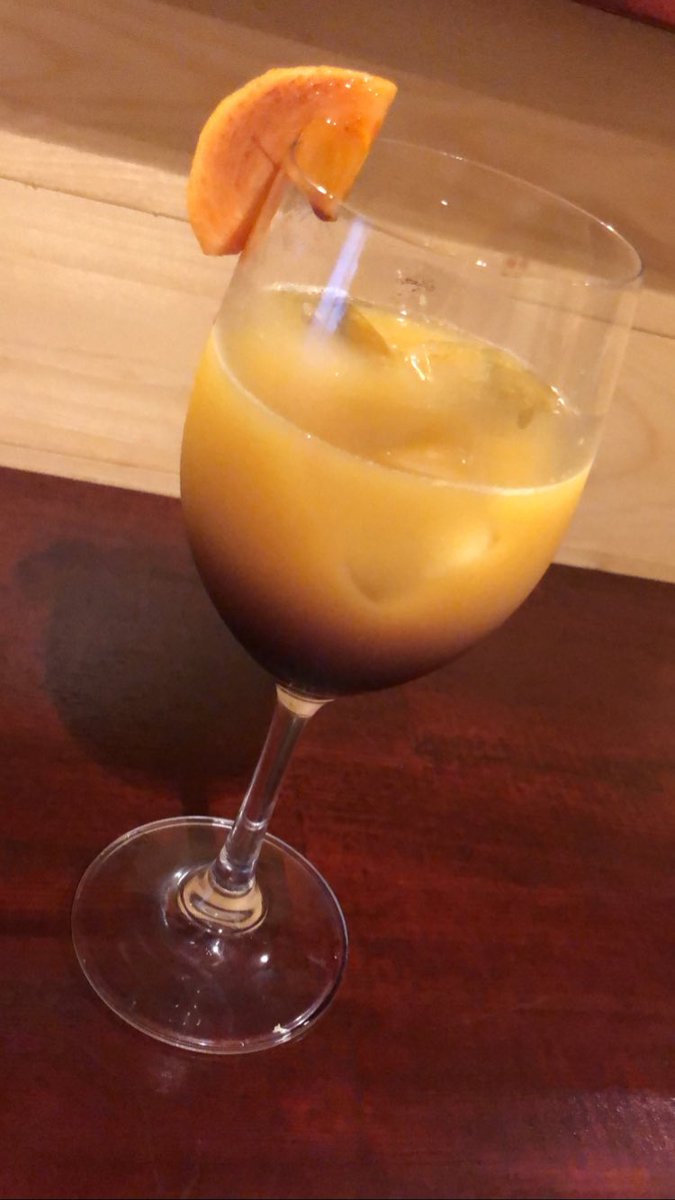 今日明日限定✨

ハロウィンスペシャルカクテル🍹

〇〇味！？
飲んでからのお楽しみー！♪