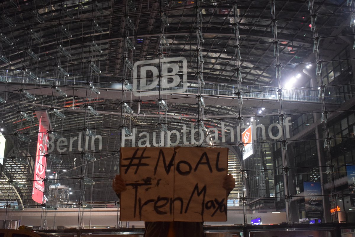 Hoy TWITAZO!
Defensa del Territorio desde Berlin! Solidaridad con los Pueblos Indígenas, Kurdistán, Lützerath y con todes les que defienden la tierra!
#dbfuerademexico
HEUTE-Aktionstag gegen Ökozid und Vertreibung – NEIN zum “Maya”-Zug und die koloniale Schiene der Deutschen Bahn
