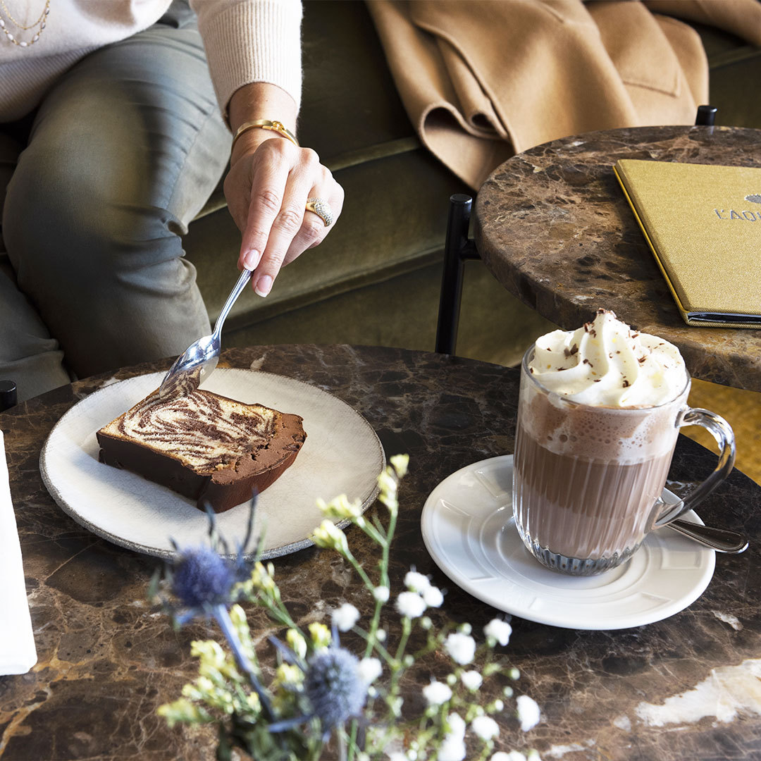 Castelbrac's tweet photo. Et si vous profitiez de ce week-end prolongé pour vous offrir une pause sucrée à #castelbrac ? 🍰
Rendez-vous au Salon Charcot pour un #TeaTime d'#automne avec au menu : des boissons chaudes réconfortantes, des #pâtisseries envoûtantes et une vue mer des plus apaisantes ! https://t.co/VWM61ZGYHH