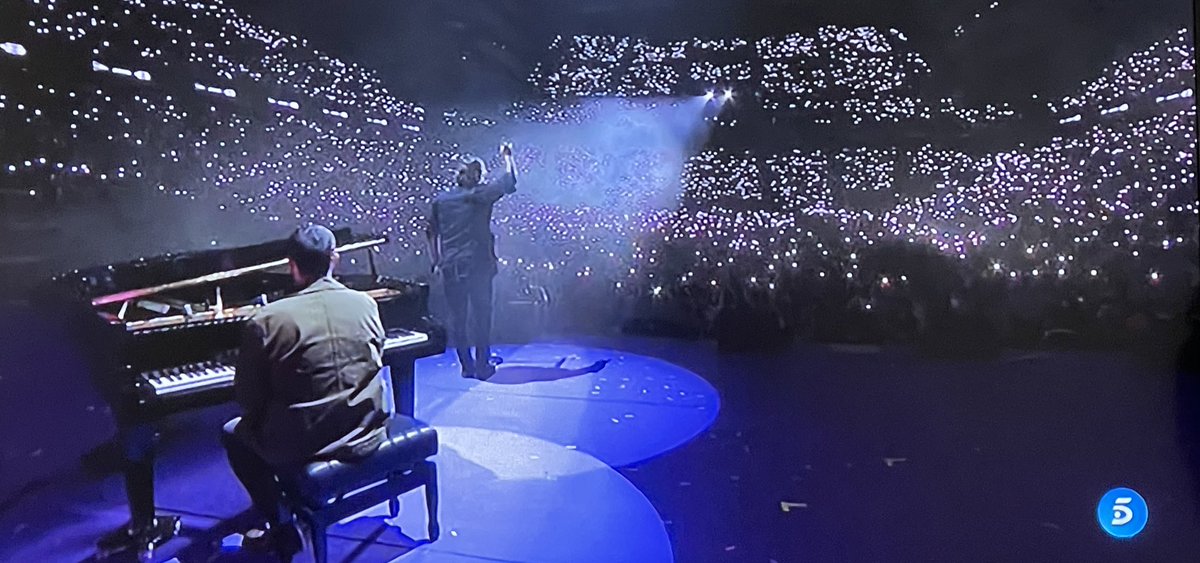 De fondo hoy suena en casa la repetición del concierto #PorEllas de <a href="/CADENA100/">CADENA 100</a> y… ¡qué bonito lo hizo <a href="/antoniorozco/">Antonio Orozco</a>! 💕🎶 

La sinceridad, la sensibilidad y las emociones toman forma de música… Eso es Antonio Orozco cuando se sube a un escenario y obra su magia 🥺✨