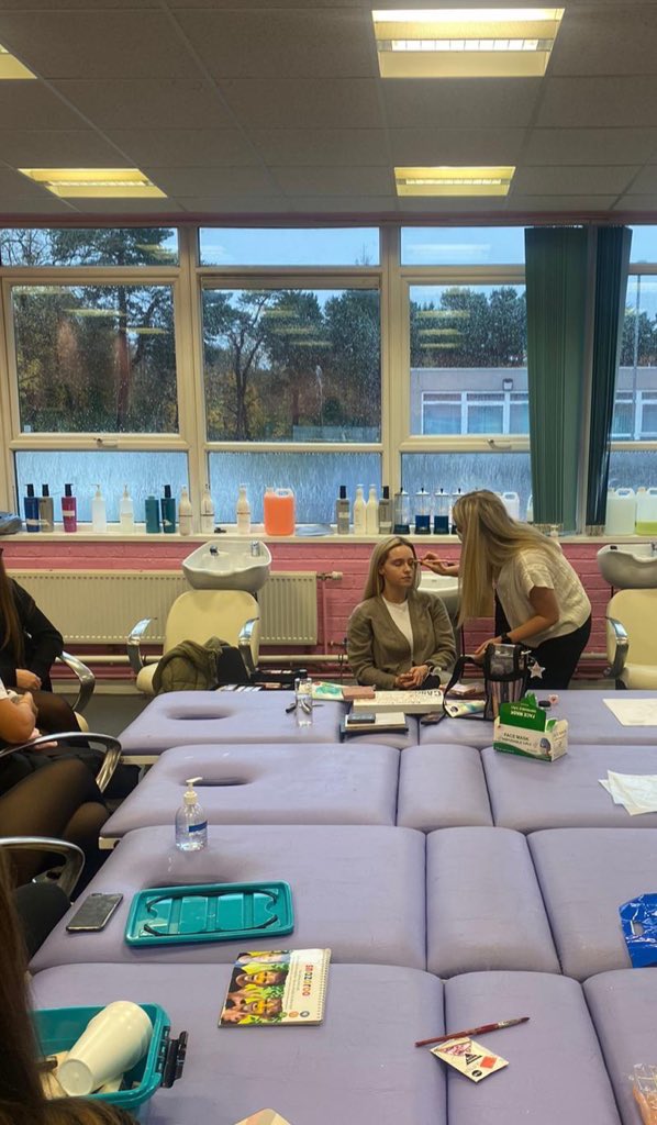 FridaySahs's tweet photo. Makeup artist Sarah Hamilton visited Makeup club this week to talk to the pupils about all things Makeup and about how she chose the profession. @MissCroall was the perfect model for the demonstration 💄😁. https://t.co/9PQuLFirHj