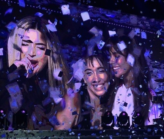 AnaLolaBunny's tweet photo. Feliz sábado #HighRemix al fiiiiin, el poder de estas mujeres💘🔥💘 https://t.co/ApAYdybyfn