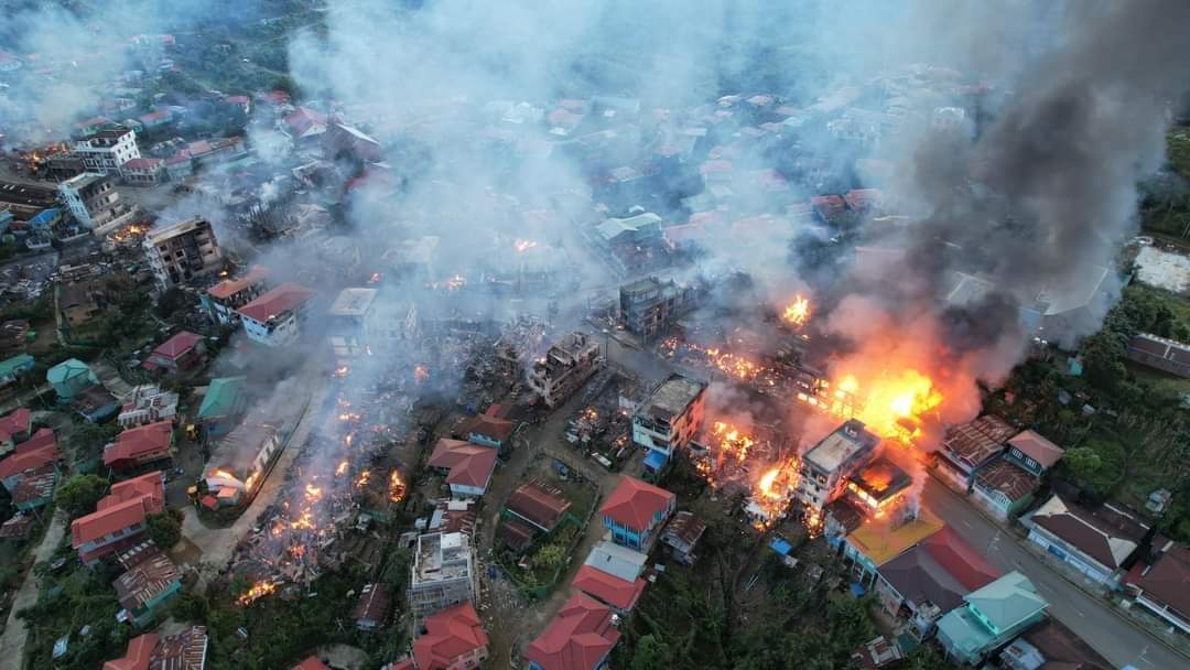 Oct 29 mass destruction of #Myanmar #Thantlang #Chin homes come immediately after <a href="/ASEAN/">ASEAN</a> ended summits with regional/global leaders like #US, #China &amp; #Japan on Oct 28. (1/2) #WhatsHappeningInMyanmar