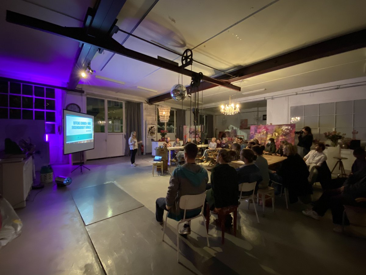 jupa_beo's tweet photo. Lies hier nach, wie unser Civic Hack zum Thema öffentlicher Raum war. 

https://t.co/P2C2HGNzlU https://t.co/S6eZySFN52