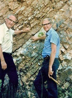 Geology_History's tweet photo. October 30, 1986, Luis W. Alvarez (1911-1988) of UC Berkeley wins the Nobel Prize in Physics 🥇 Together with his son, he promoted the "impact-theory" to explain the mass extinction 65 million years ago 🦖☄
https://t.co/YOGMGMdV1u https://t.co/8JJPAF3auM