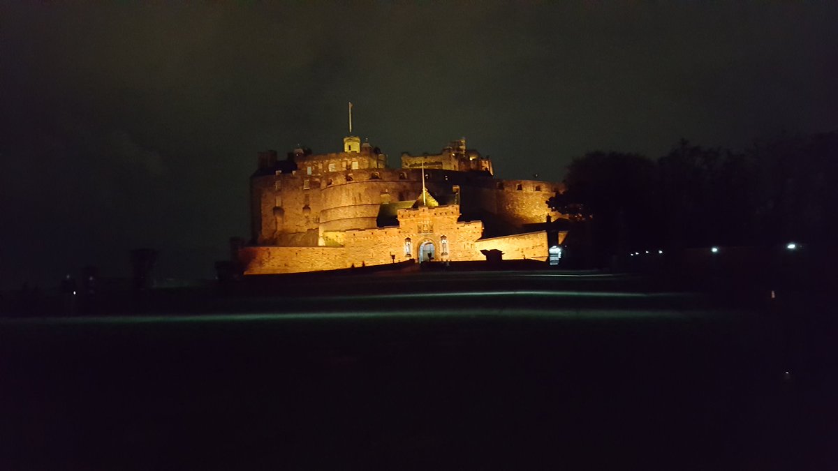 darrylevz's tweet photo. Edinburgh Castle last week. https://t.co/GykWTJj55S