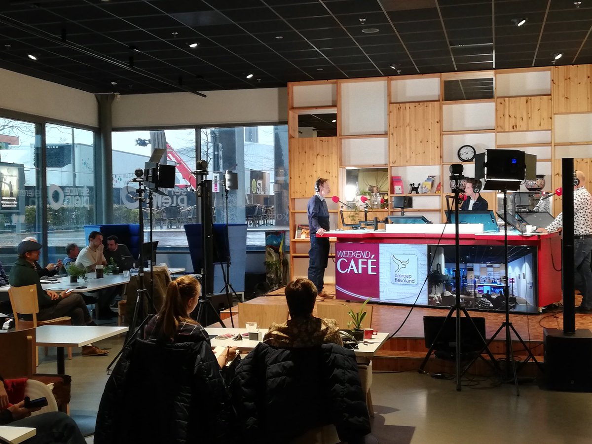 Kijkradio bij Omroep Flevoland in de bieb van Dronten