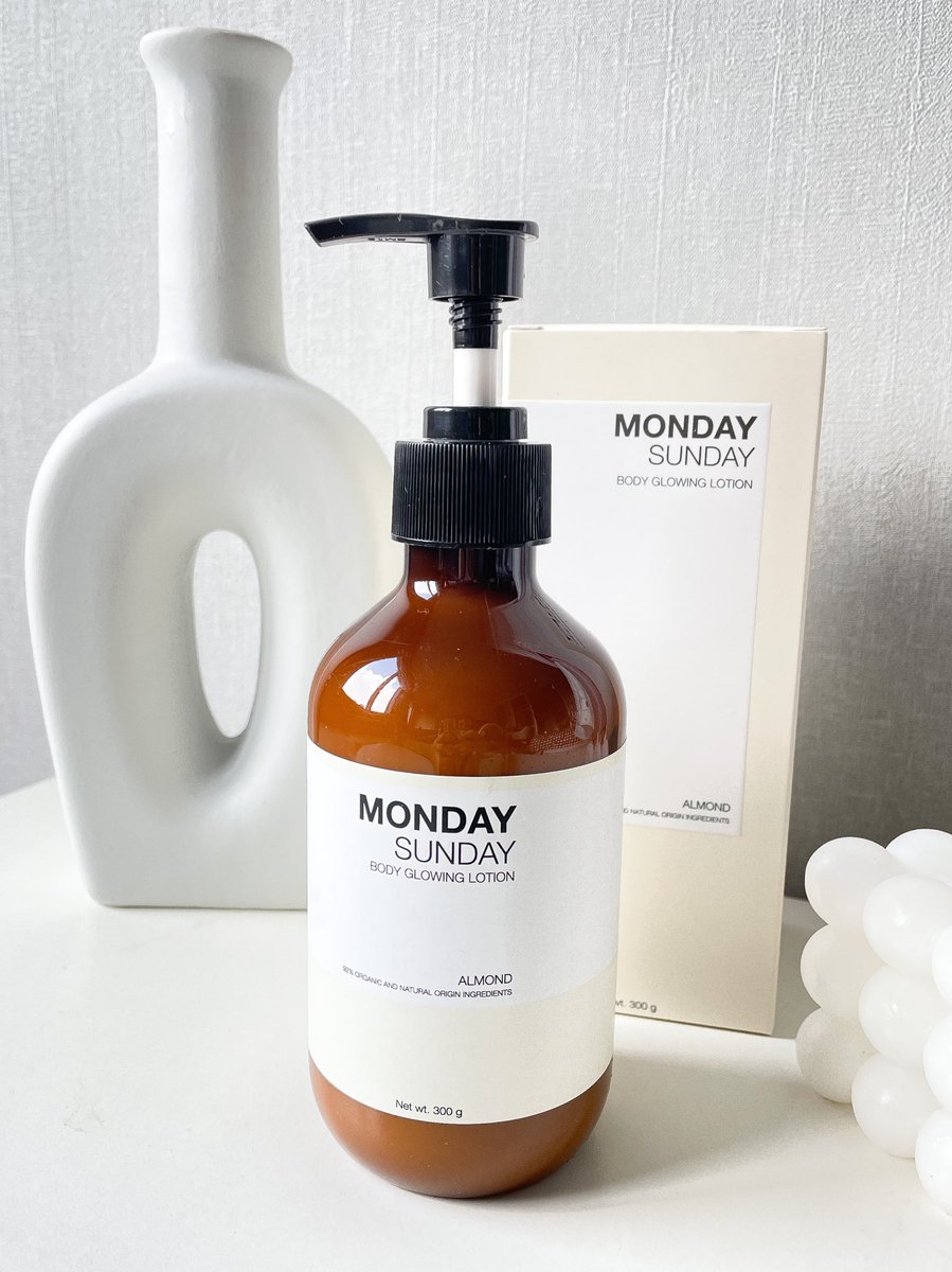 Tippiieeee's tweet image. ⛅️🎨 𝐌𝐨𝐧𝐝𝐚𝐲 𝐒𝐮𝐧𝐝𝐚𝐲 𝐁𝐨𝐝𝐲 𝐆𝐥𝐨𝐰𝐢𝐧𝐠 𝐋𝐨𝐭𝐢𝐨𝐧 ชอบใส่เสื้อผ้าอวดผิวต้องมีตัวช่วยบำรุงผิวสักหน่อย ขอป้ายยาแบรนด์นี้เลยบำรุงให้ผิวดูโกลว์แบบฉ่ำ นุ่มชุ่มชื่นดูสุภาพผิวดีใครมีริ้วรอยขอให้ขยันโบกพวกรอยดำจางลงเเน่นอน เนื้อครีมไม่เหนอะหนะอีกด้วย 🎨⛅️ #mondaysunday