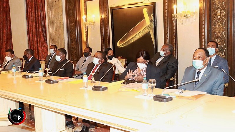 Reunión del Comité Político de Lucha y Vigilancia al Coronavirus sobre la posibilidad de levantar algunas medidas bit.ly/3w0YEda