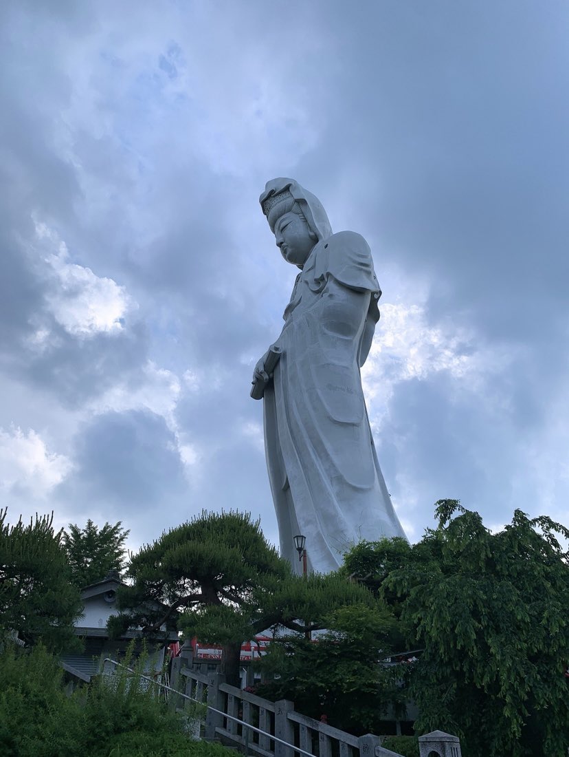 山から観音様のお姿が、、！
今週は大変な目にあったからきっと見守ってくれるだろう、、∩^ω^∩