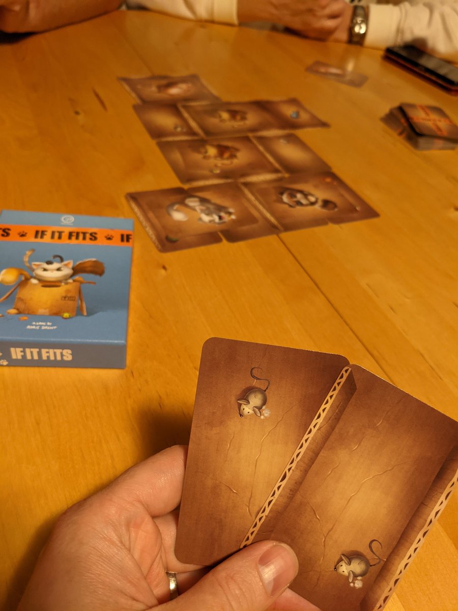 spielfaktor's tweet photo. Gegen gab es eine Runde #IfItFits mit der Familie. So richtig gezündet hat es noch nicht, aber es wird nochmal getestet. https://t.co/uywW2XHb1u