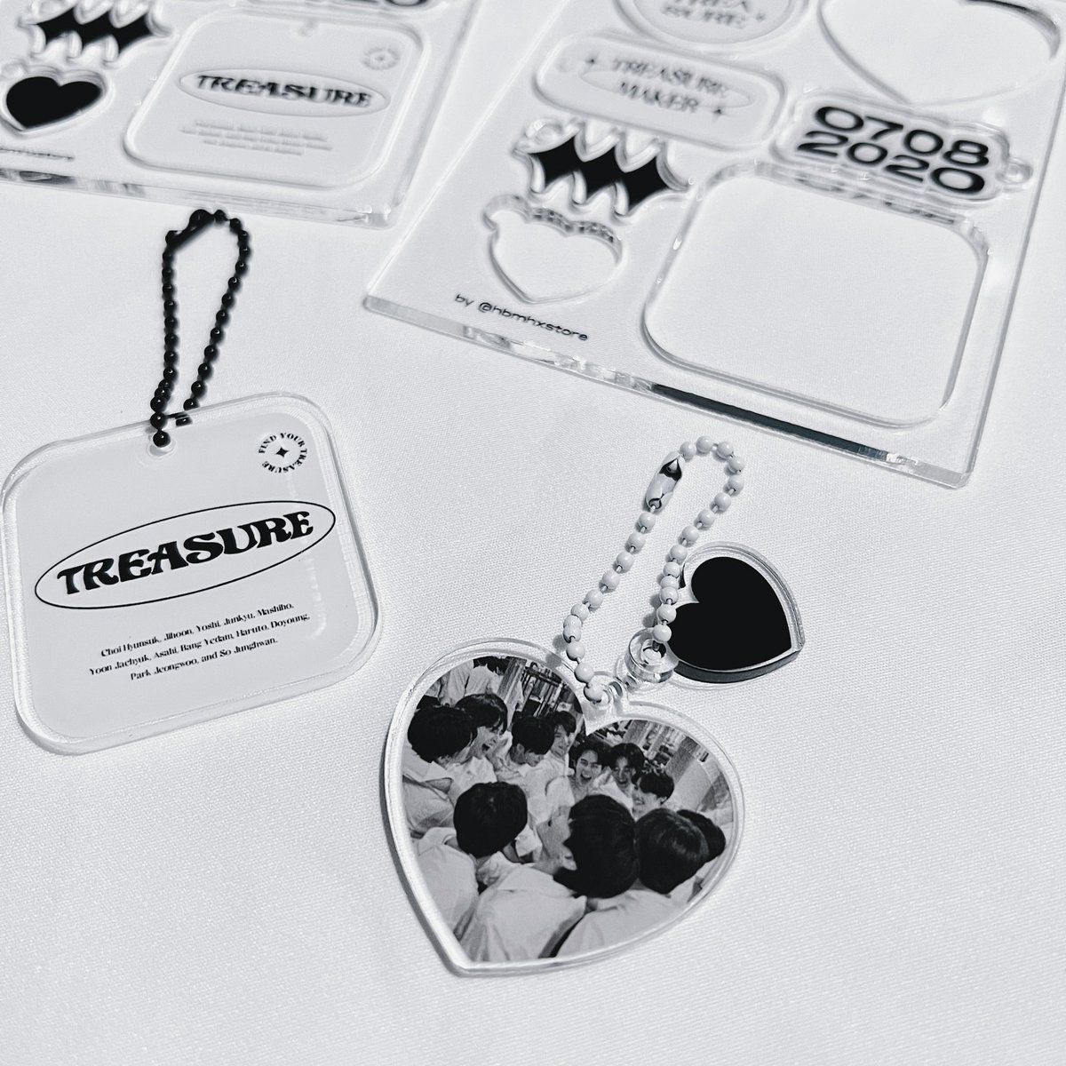 jkxstore's tweet image. ✦ Treasure Keyring by @hbmhxstore 🤍🖤