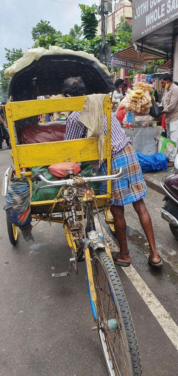 GermanyChennai's tweet photo. Parry's corner this morning with director @GI_Chennai : what we bought? #madras #cotton #checks! #Chennai #Coimbatore #Hyderabad #Madurai #Vizag #Warangal #AndhraPradesh #Puducherry #TamilNadu #Telangana https://t.co/9eD7zw2mfY