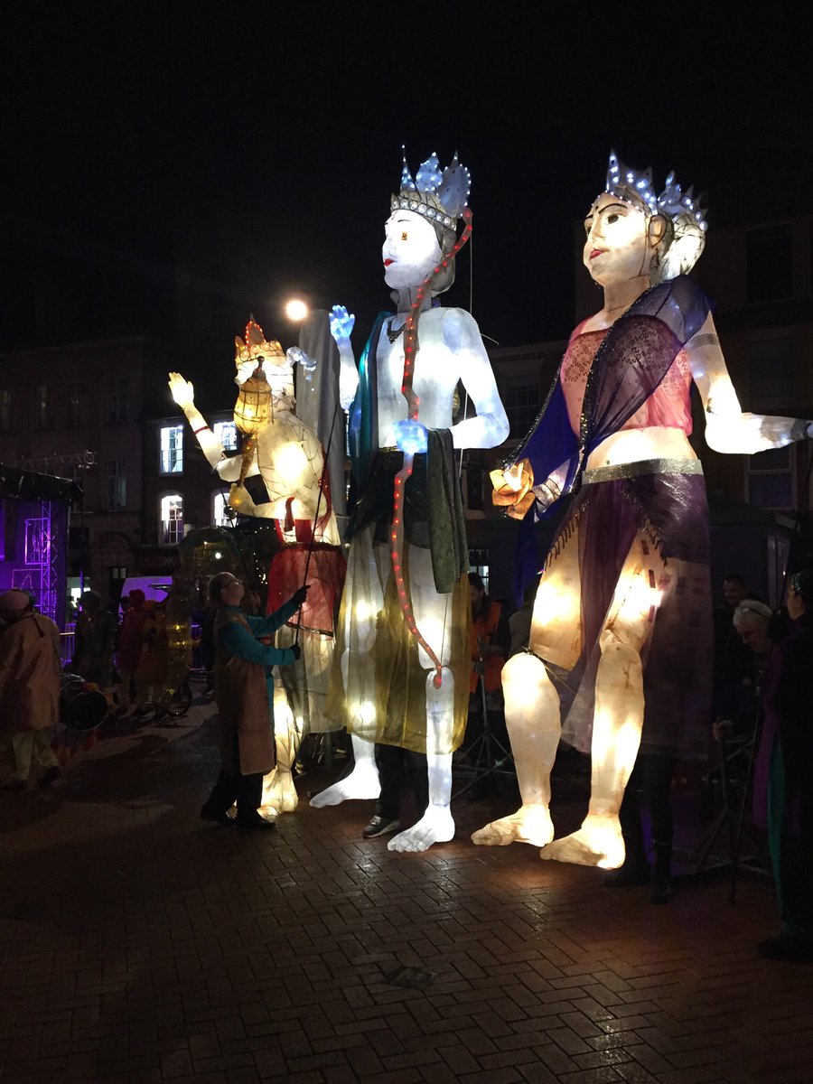 Come and watch  the Diwali Parade tonight at 6pm in Northampton Town. Y3 will be there with their spectacular peacock lanterns as well as all the giant animatons. @BridgewaterPrim https://t.co/zHZQCreB0u