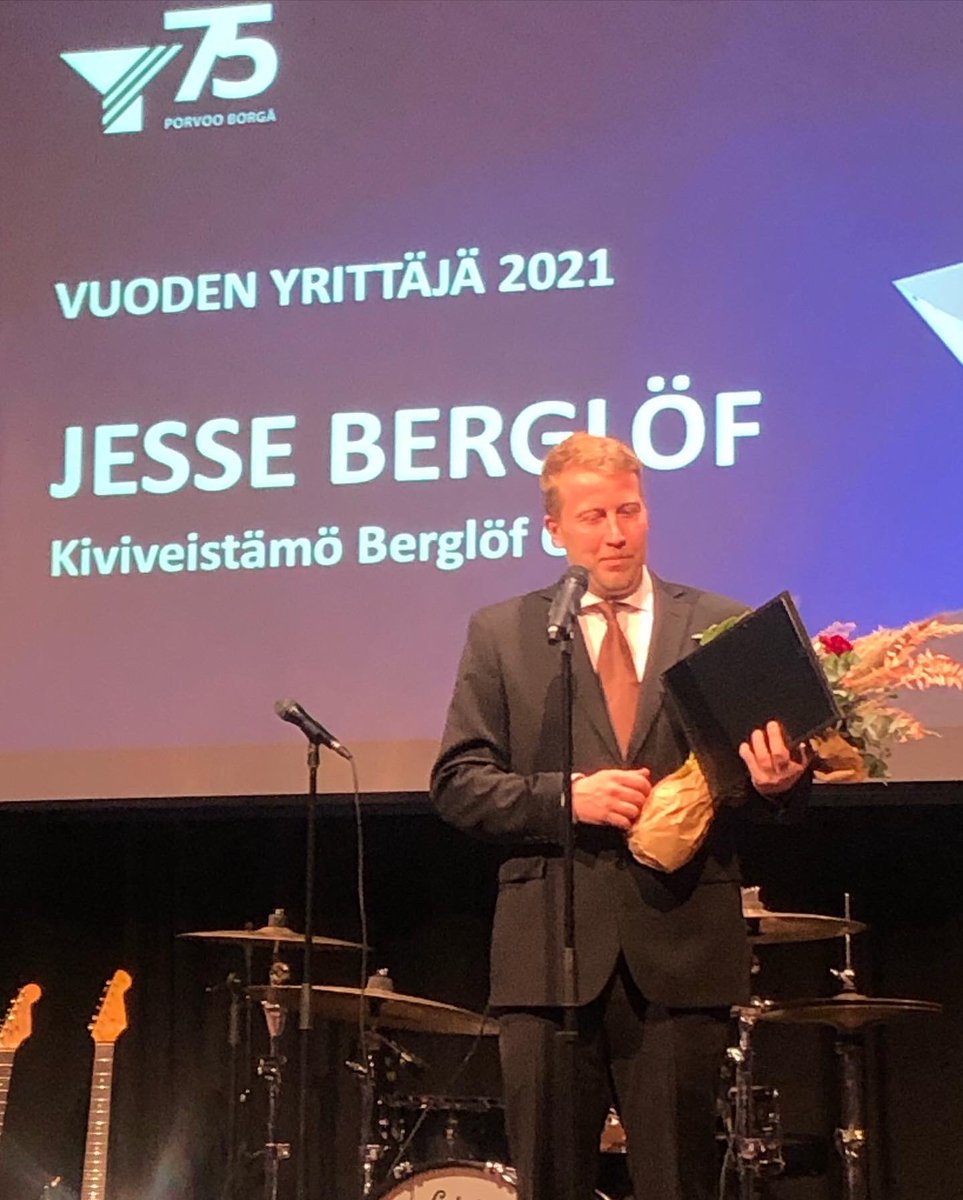 HilkkaLeena's tweet photo. Kiitos Porvoon Yrittäjille upeasta 75-vuotisgaalasta ✨
Onnea Porvoon vuoden yrittäjälle Jesse Berglöf ja vuoden perheyritys ravintola Hanna Maria 🍾
Oli ilo juhlia kanssanne ✨
#py75 #porvoonyrittäjät #yrittäjä #porvoo #suomenyrittäjät #eikuntaailmanyrityksiä https://t.co/mO7wet1hGq