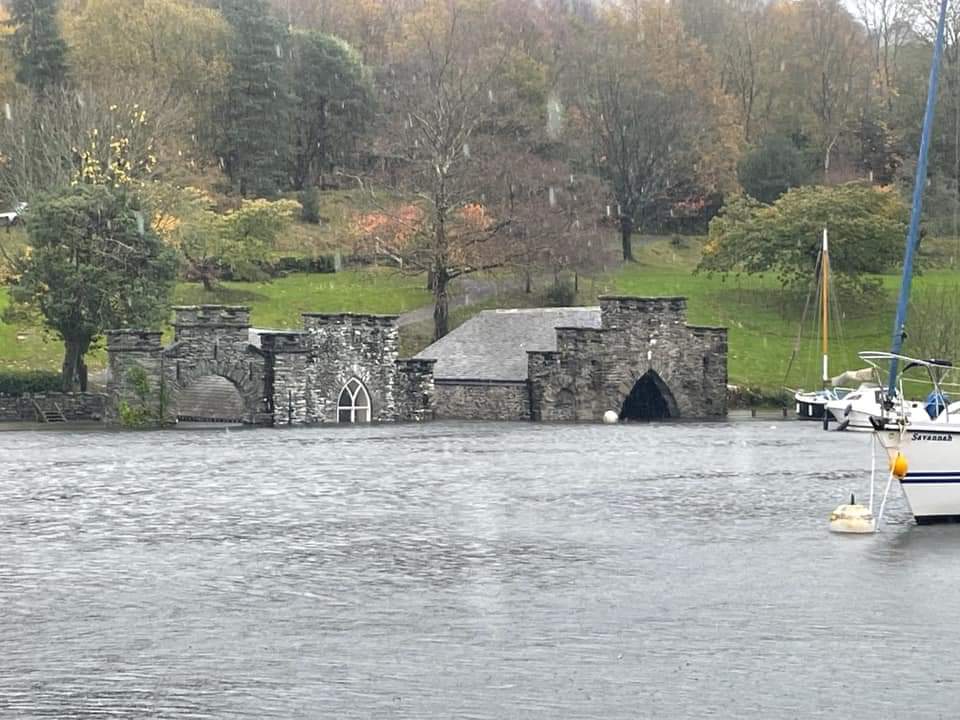 Lshaarpl's tweet photo. @kosullivan2012 @LakelandRC @WindermereRC Thank you.  Windermere very  high but just a couple of inches in the boathouse at the moment. https://t.co/um0FLnCNDB