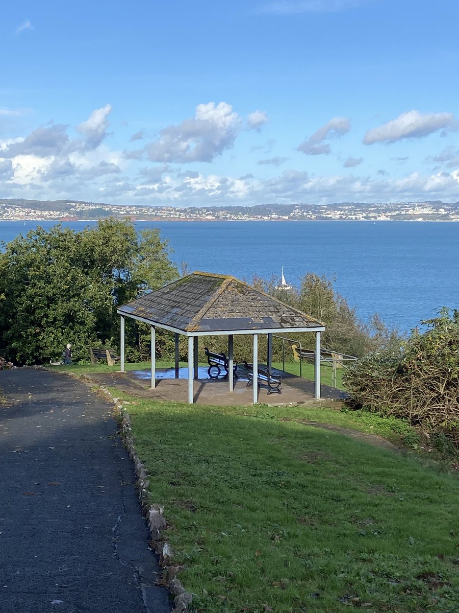 Weekend walks 😃 Another gorgeous Autumn day ☀️ #brixhamharbour #brixhambreakwater #southdevon #seaair