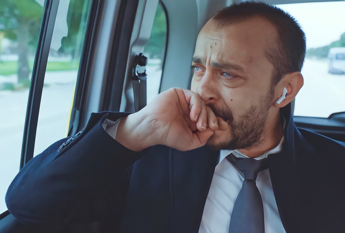 Dershanedeki çocukta savcımın saatinden var.
Nasıl ağlama anne gel buraya sen ağlama #SonYaz