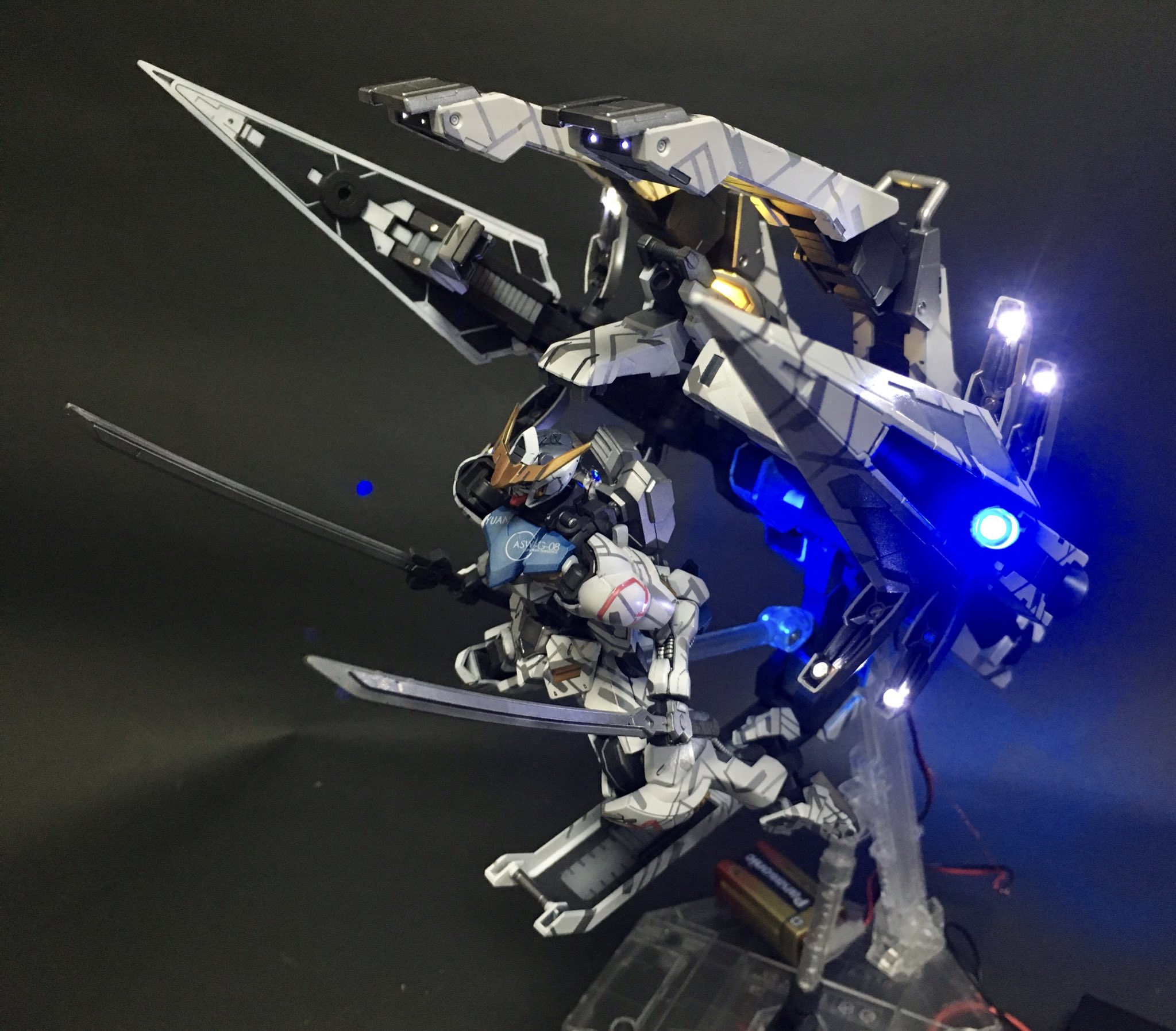 せんざき Gbwc22始動 改造しなくてもかっこいいよね委員会 無改造の方が多いかな 塗装表現と電飾表現駆使すれば 無 改造でも見る人を惹きつけられるというのが信条です ガンプラ T Co Fpbjqxahme Twitter