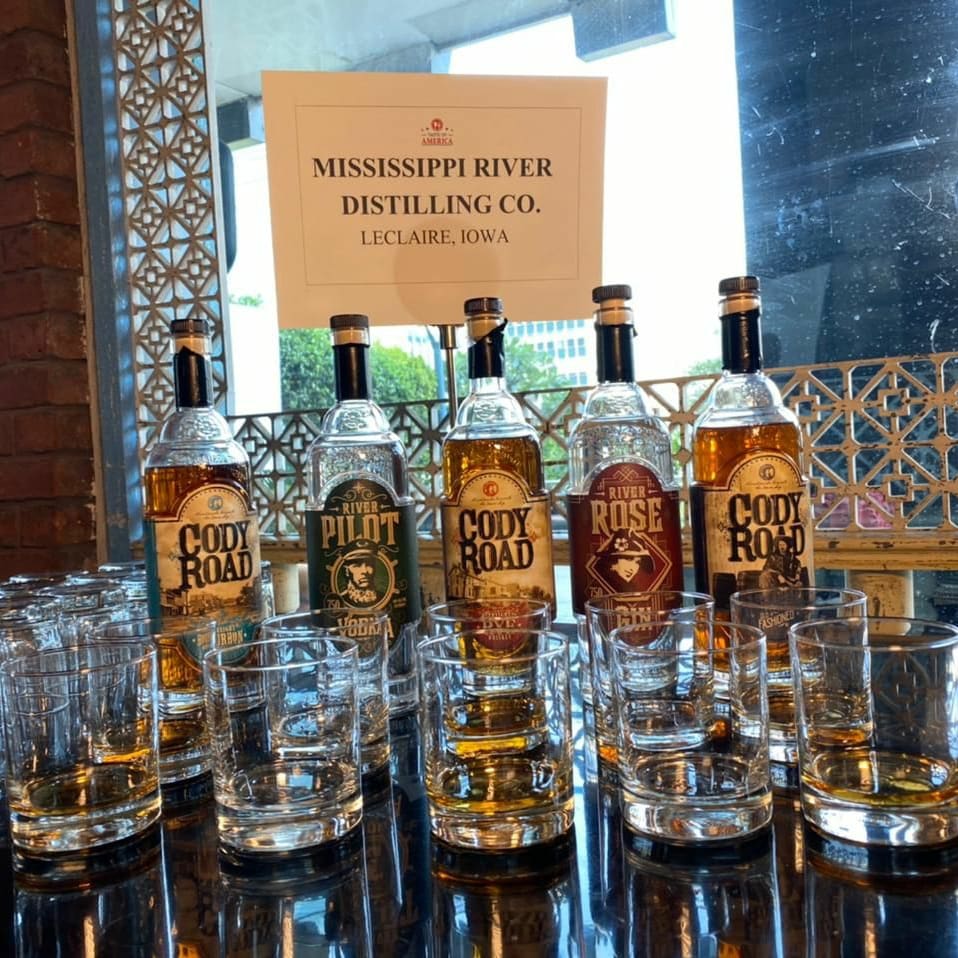 USDAIndia's tweet photo. #USDAIndia’s American Craft Spirits Showcase marvelously highlighted new-to-India U.S. whiskies, gins, rums, and liquors to enthusiasts in Mumbai. Here’s a glimpse of the event. #TasteofAmerica #USDATrade #USDAIndia #CheerstoAmerica 🇺🇲 #NewToIndia #AmericanLiquor @CraftSpiritsUS https://t.co/UsDN9IliJp