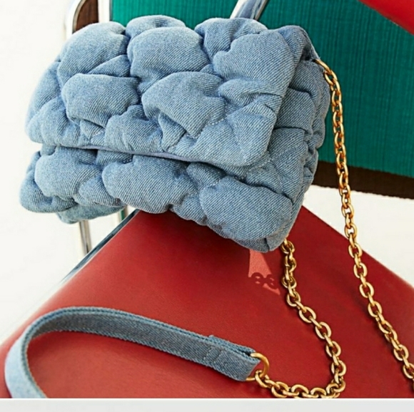 te_andra's tweet image. So good I had to share! Check out all the items I'm loving on @Poshmarkapp #poshmark #fashion #style #shopmycloset #rainrose #hm #hotdelicious: posh.mk/9PWENsCfMkb