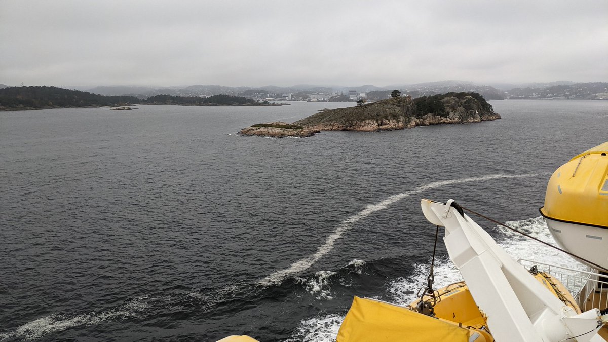 RayaOnAir's tweet photo. Grolly, @PrivatePinguin @GERBrowny & ich sind bisher heile in Norwegen ๐ง๐ป angekommen ๐ณ๏ธ
Der erste Stream unseres #IRLAdventures startet gleich auf https://t.co/tZ7MumMdDI ๐ https://t.co/iWZLeIXLzw
