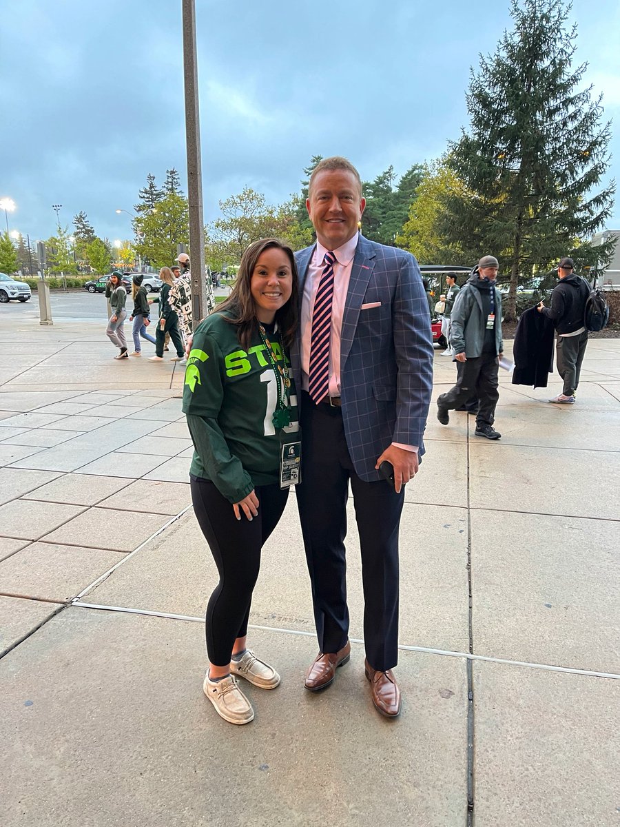 It was great to meet Hope Middle School teacher Brittany Oleszczak this morning. Brittany is participating in the <a href="/EckrichMeats/">eckrichmeats</a> $1 Million Challenge for Teachers during today’s game to benefit <a href="/CFPExtraYard/">College Football Playoff (CFP) Foundation</a>. Could this game get any bigger? Good luck Brittany!