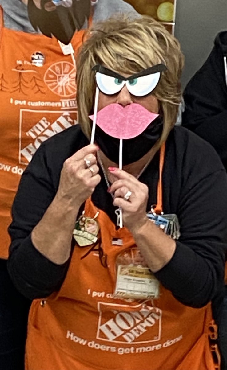 depot2767's tweet photo. Fun day celebrating Diane’s diamond award!!  Bittersweet because this is also her last day at Home Depot so she can pursue her dream job!  Thanks for 20 years and all you have done for us!!  @bobsaniga @depot2767 @USnaturesbeauty @anbenner926 @kathyraglin840 @Branden256 https://t.co/7ShDxlky6S
