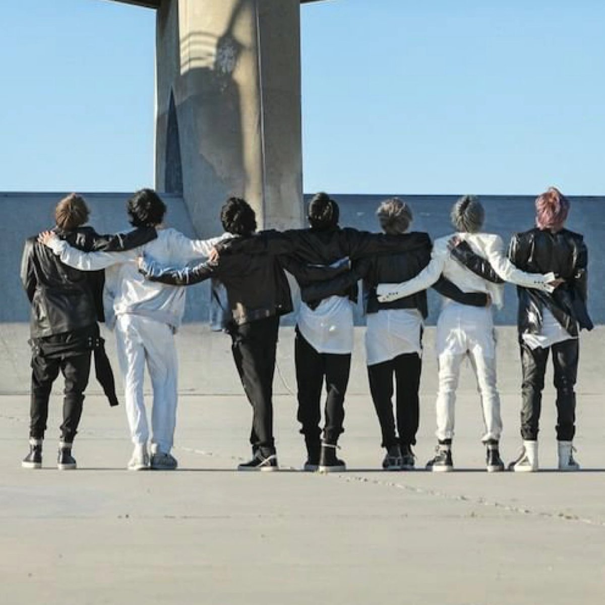 تويتر Hanahana على تويتر 最後のこのシーン 後ろ姿がこんなにカッコイイ7人 今はすぐ見ただけで 誰が誰ってわかるくらい バンタンがすき Rtでも投票できるそうです I Vote Bts For Thegroup Of 21 Pcas Bts Twt T Co Ck8fczkzwl