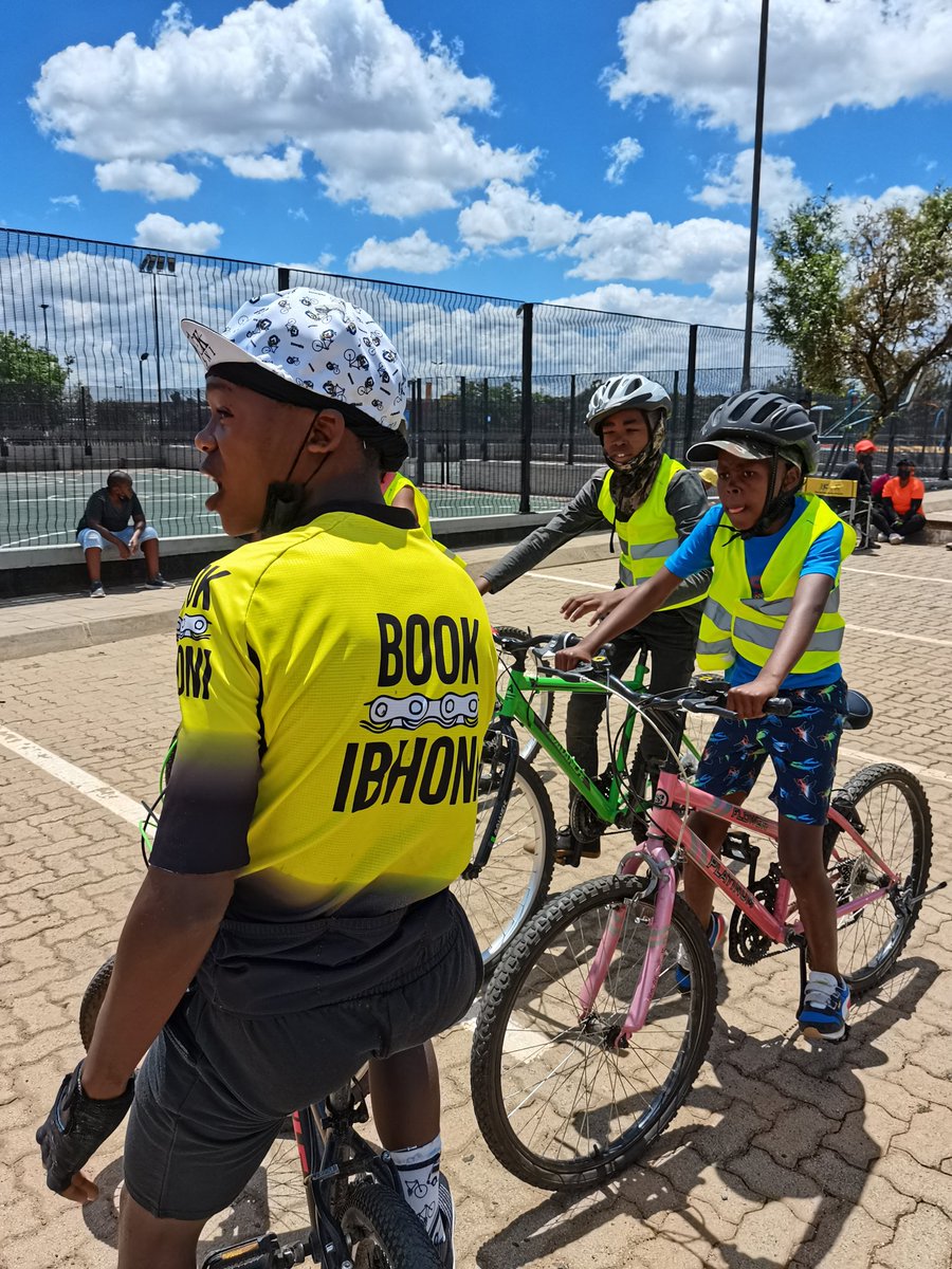 book_ibhoni's tweet photo. Today our learners got to experience cycling on the road & obeying the rules of the road.
#SowetoBicycleNetwork #TALKLandscapes #BikEatsSoweto #BookIbhoni #LearnToRide #BicycleLessons #CyclingLessons #Cycling #Bicycles #Soweto https://t.co/aUH6Phs7Ig