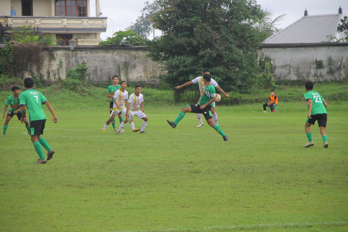 Liga3Official's tweet photo. Suasana pertandingan Perst Tabanan dengan Putra Tresna tadi sore ⚽️
#liga3indonesia #liga3indonesia2021 #liga3bali #persttabanan #putratresna https://t.co/ZKpabgiyrg