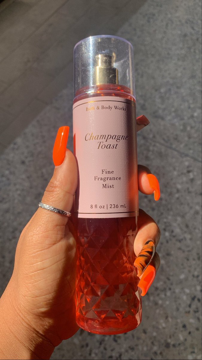 Bath & Body Works- Champagne Toast Absolutely delicious fragrance Lasts up to 48 hours Price: N7,000