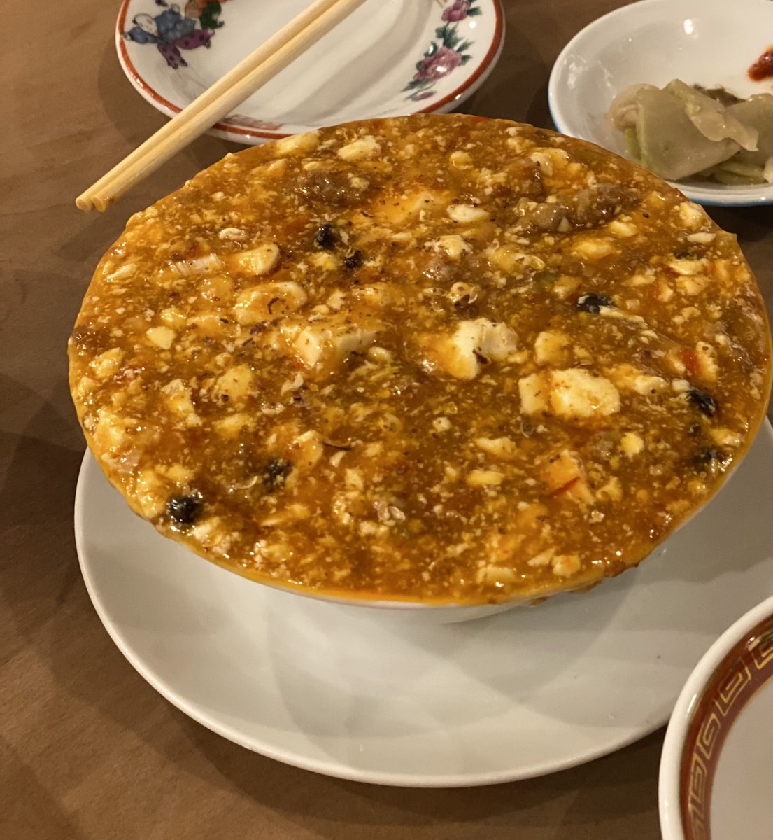 すすきのマスター 札幌 居酒屋 グルメ ランチ 中国料理 もみぢ 札幌市中央区南3条西6 狸小路市場内 狸小路市場シリーズ ハイクオリティ中華居酒屋 満タンに入った旨辛麻婆豆腐がオススメ すかさず青島ビールで流し込むと幸せになれます 飲