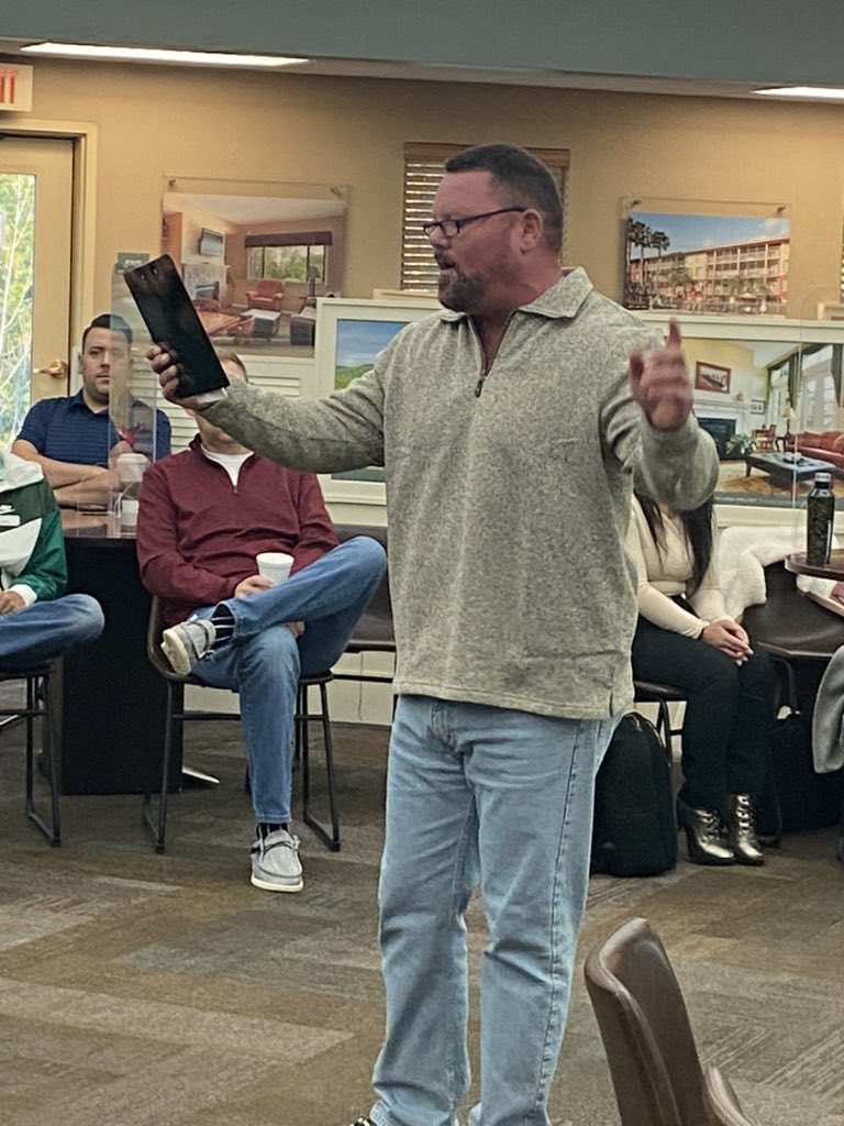 Steve_O_Mayer's tweet photo. Wanted to thank our guest speaker here at Christmas Mountain!!@bluegreentweets @VacationJeff @Christmas_Mount @jonroxen https://t.co/jJwG8vrxOo