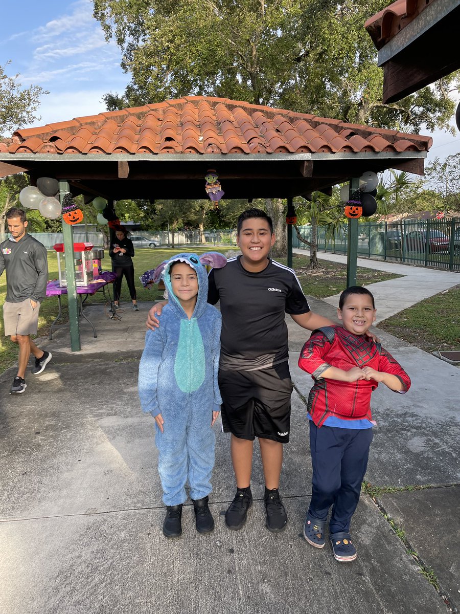 Neighbors_MP's tweet photo. A fun and safe Trick or Treat at Melrose Park was had by all!  Thank you to All of our Community &amp; City of Miami Government who made it possible! https://t.co/0TsZCLmqoS