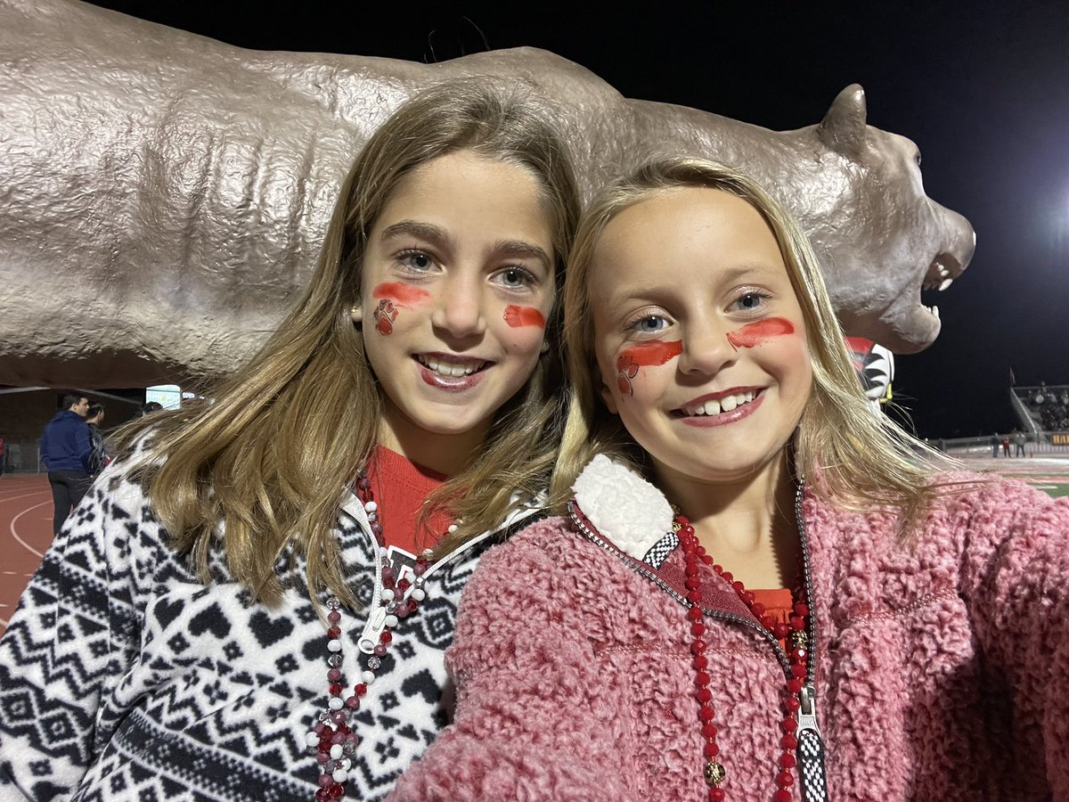 jenlsimmons19's tweet photo. Friday Night Lights! https://t.co/QClD45SftU