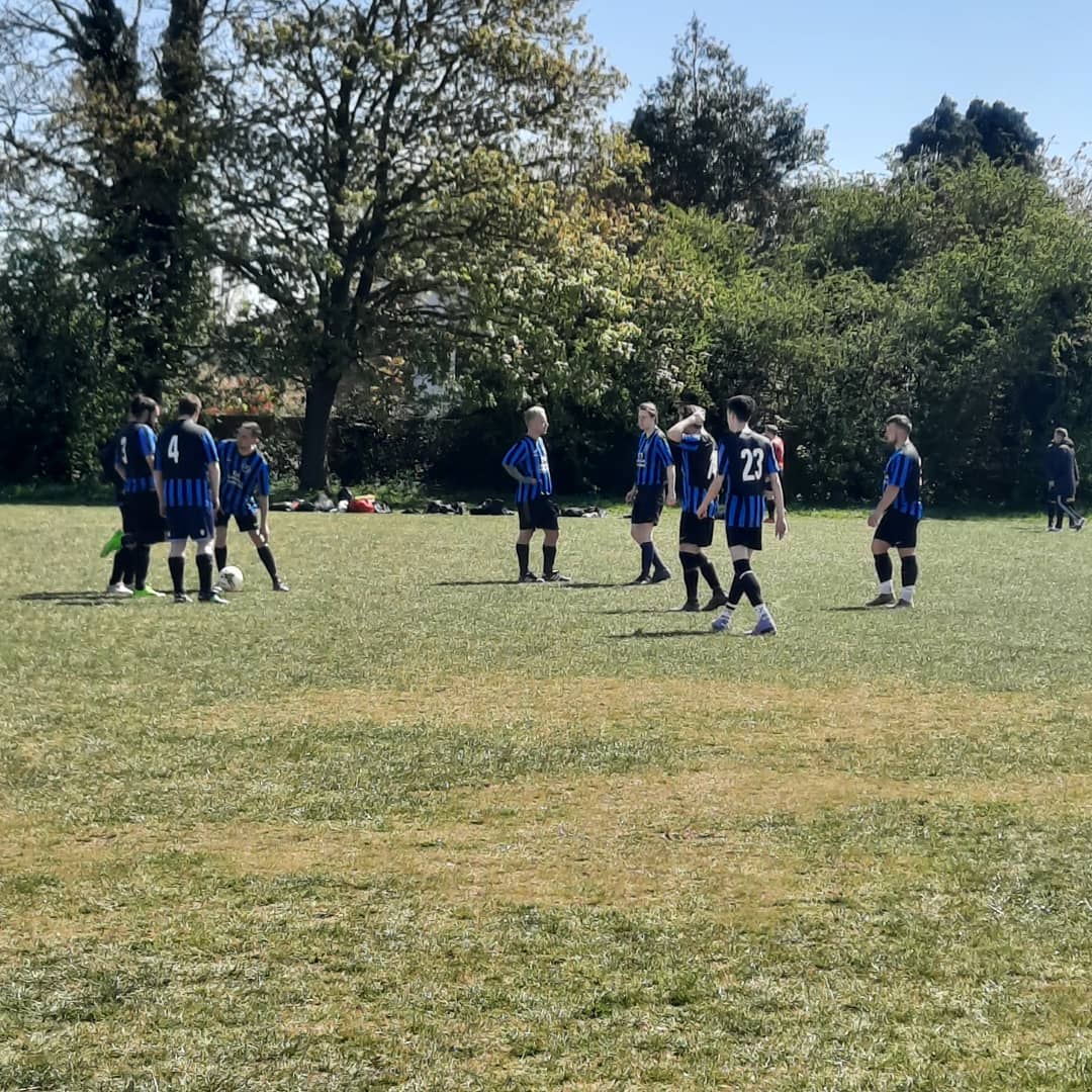 2 more games for us tomorrow, as we continue to try and add wins again.

The 1st are in county Cup action, at home vs Goffs Oak comrades 1030am kick off at Birchwood 

While the reserves are away to Hoddesdon rovers 1030am kick off at Castle road playing fields 

COYW ⚽️ 💙 🖤