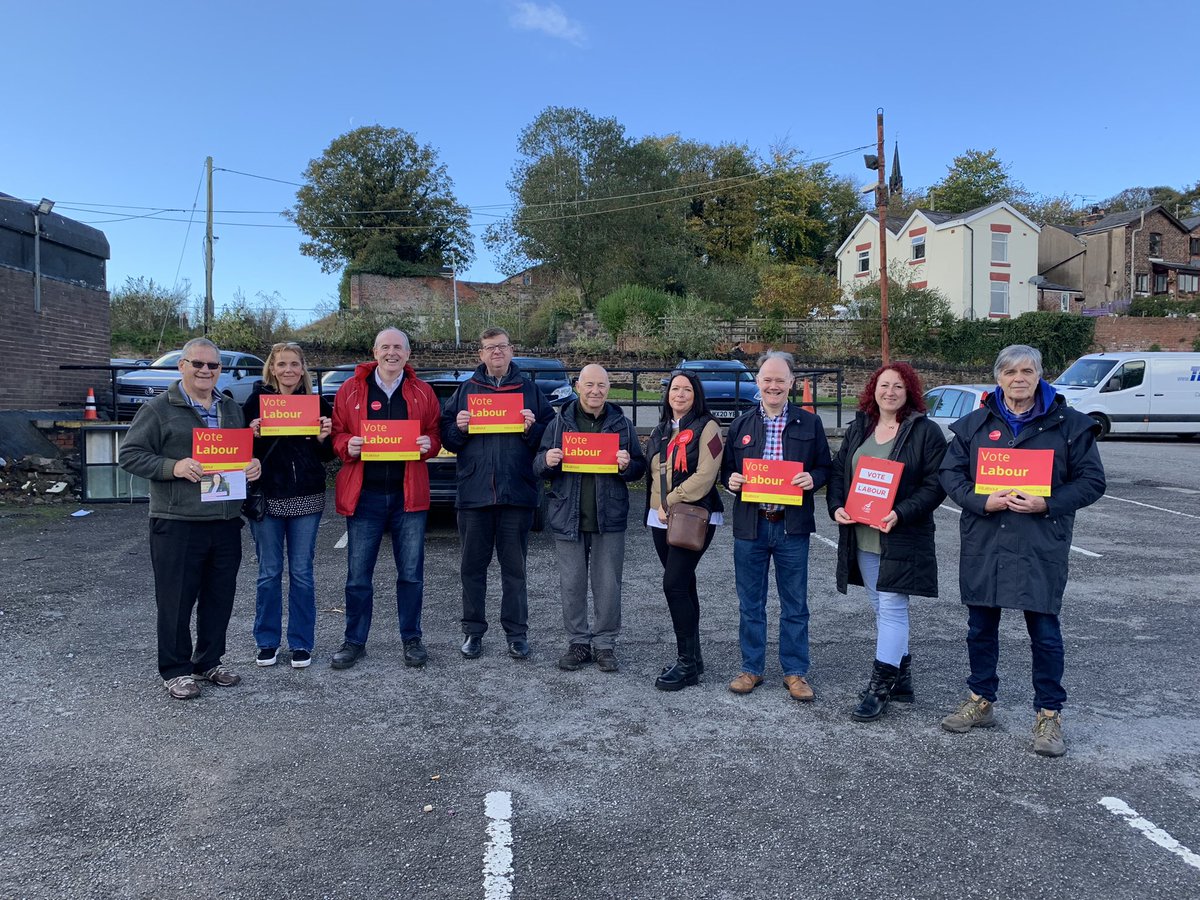 CllrAndreaWall's tweet photo. Great response in Halton Village this afternoon to our Halton Castle by-election candidate, Sharon Thornton.  The by-election is on Thursday 25th November and Sharon will be speaking to as many residents as possible #labourdoorstep  #VoteLabour #HaltonCastle https://t.co/G5bNwMNP72
