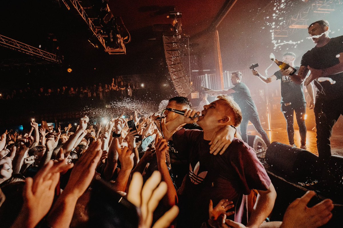 Corellamusic's tweet photo. Impossible to put this feeling into words. 20 unforgettable shows with this lot. Huuuuuge thanks to @TheReytons for bringing us along and treating us like family. Shoutout to everyone who came and supported us and big love to the boys @TheLukaState. Until next time.. https://t.co/OMO393kfel