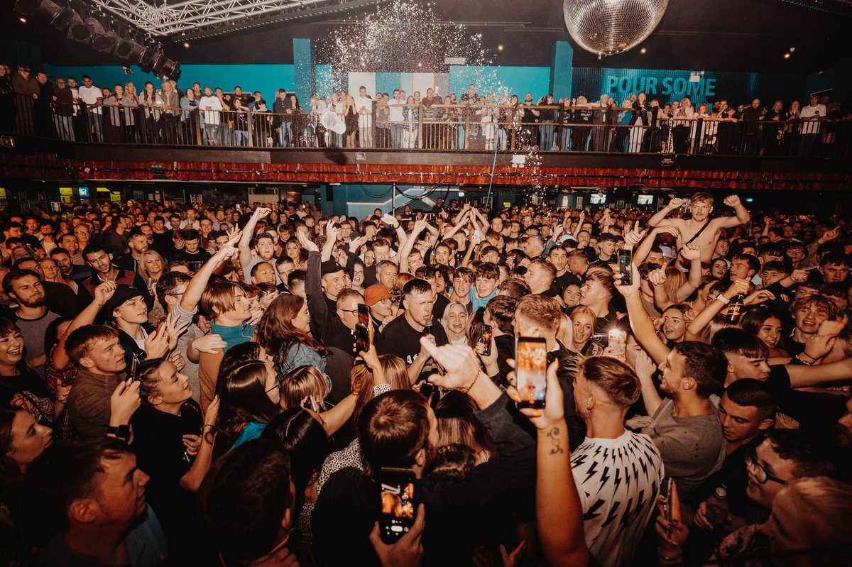 Corellamusic's tweet photo. Impossible to put this feeling into words. 20 unforgettable shows with this lot. Huuuuuge thanks to @TheReytons for bringing us along and treating us like family. Shoutout to everyone who came and supported us and big love to the boys @TheLukaState. Until next time.. https://t.co/OMO393kfel